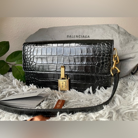 BALENCIAGA Medium Lock Shoulder Bag - Picture 9 of 16